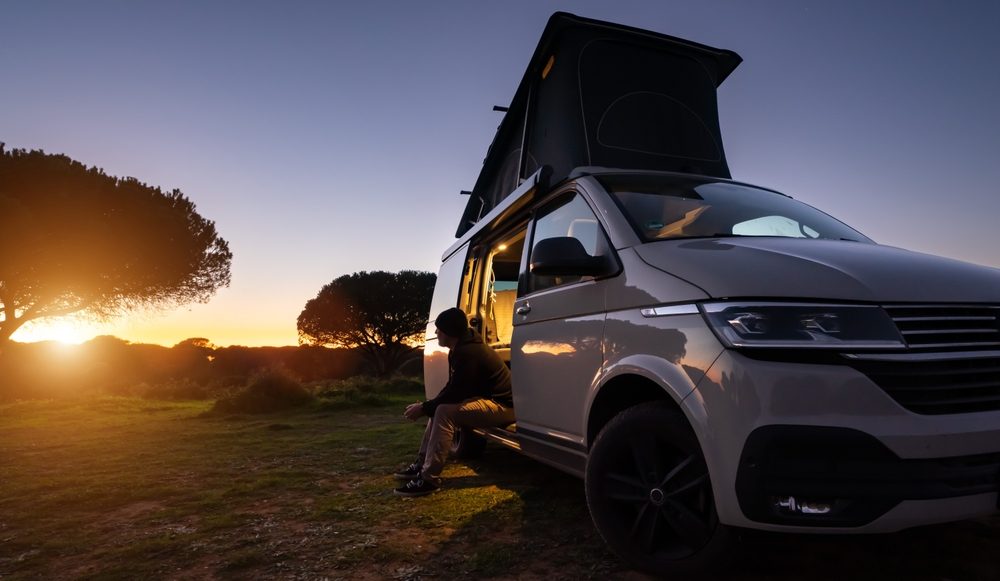 Wynajem kampera Grand California 600 – wygoda i wolność w podróży